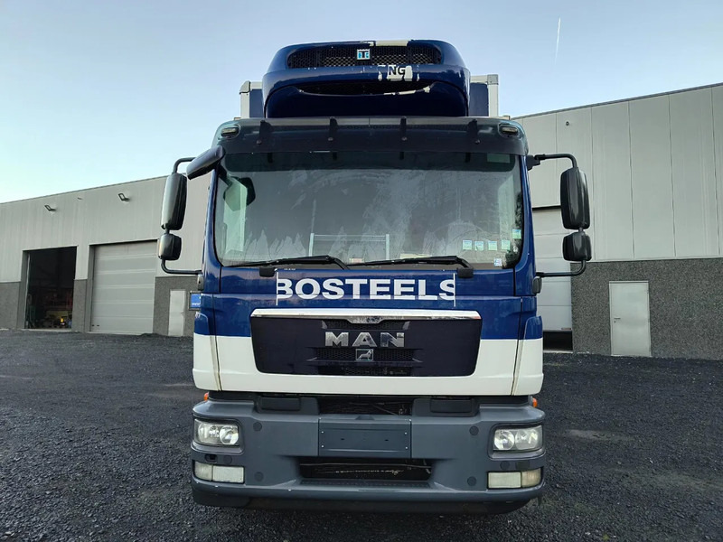 MAN TGM 18.250 2 COMPARTMENTS - 2000KG TAIL LIFT - PROBLEM COOLING UNIT - Camión frigorífico: foto 2 MAN TGM 18.250 2 COMPARTMENTS - 2000KG TAIL LIFT - PROBLEM COOLING UNIT - Camión frigorífico: foto 2