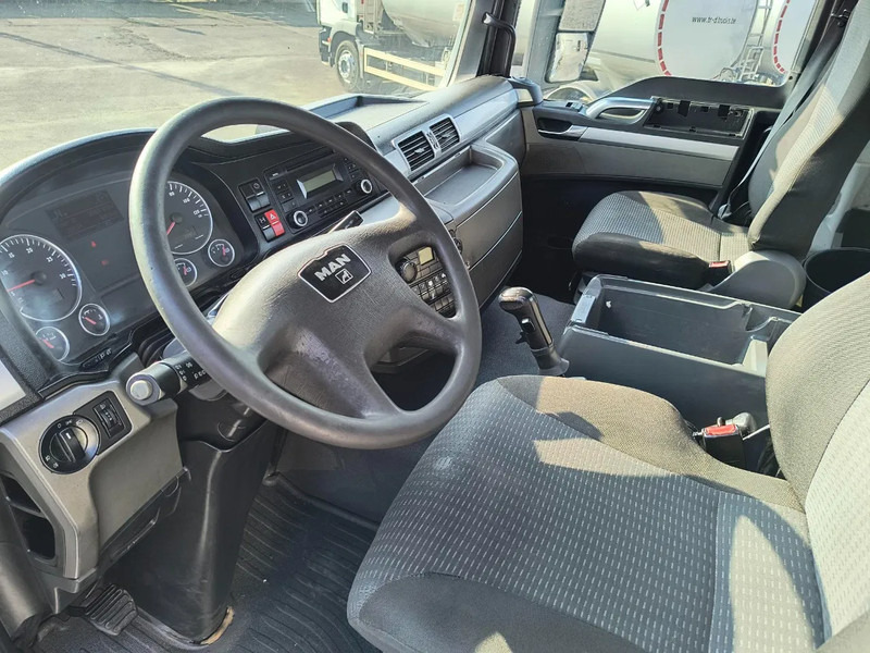 Foto del interior 1: Camión cisterna para transporte de leche MAN TGS 26.360 15000L INSULATED INOX TANK - 1 COMP - INTARDER