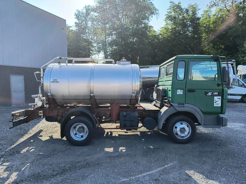 Renault Midliner S135 - ONLY 54 400KM - SMALL TANK 3680L INSULATED INOX - Camión cisterna: foto 4 Renault Midliner S135 - ONLY 54 400KM - SMALL TANK 3680L INSULATED INOX - Camión cisterna: foto 4