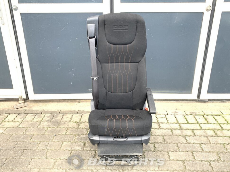 DAF CF Euro 6 Bijrijdersstoel DAF 2104712 - Asiento para Camión: foto 1 DAF CF Euro 6 Bijrijdersstoel DAF 2104712 - Asiento para Camión: foto 1