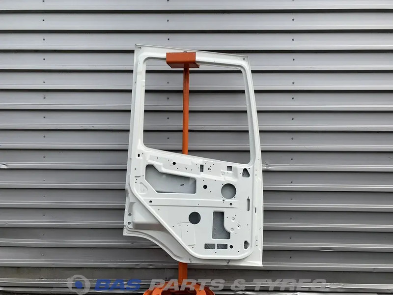 DAF CF (Meerdere types) - Puerta y piezas para Camión: foto 2 DAF CF (Meerdere types) - Puerta y piezas para Camión: foto 2