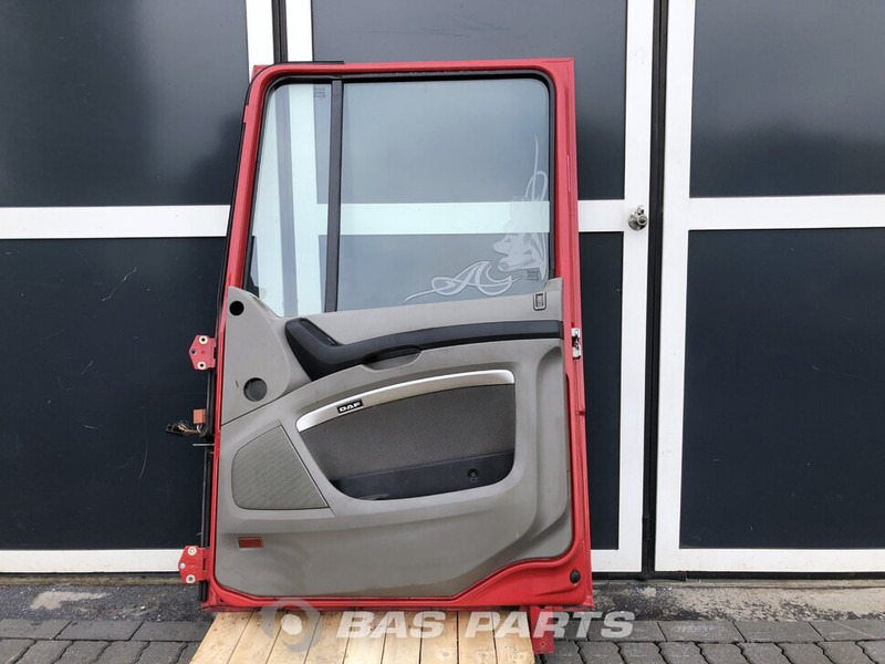 DAF XF105 - Puerta y piezas para Camión: foto 2 DAF XF105 - Puerta y piezas para Camión: foto 2