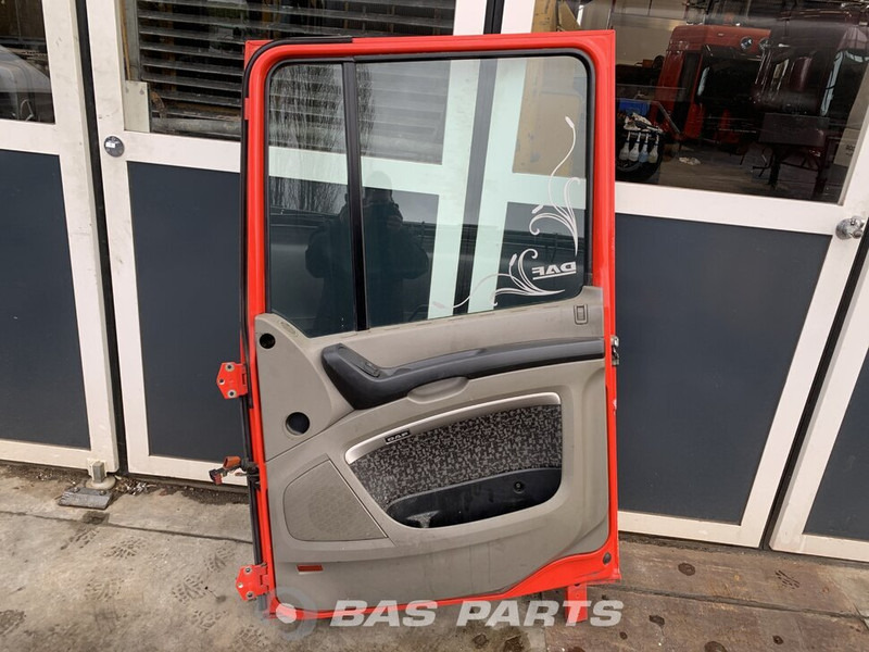 DAF XF105 - Puerta y piezas para Camión: foto 2 DAF XF105 - Puerta y piezas para Camión: foto 2