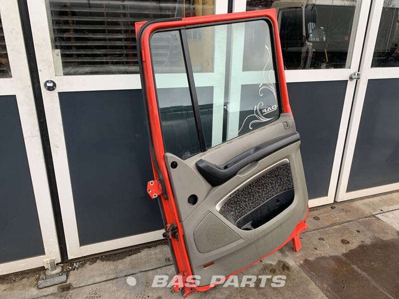 DAF XF105 - Puerta y piezas para Camión: foto 3 DAF XF105 - Puerta y piezas para Camión: foto 3