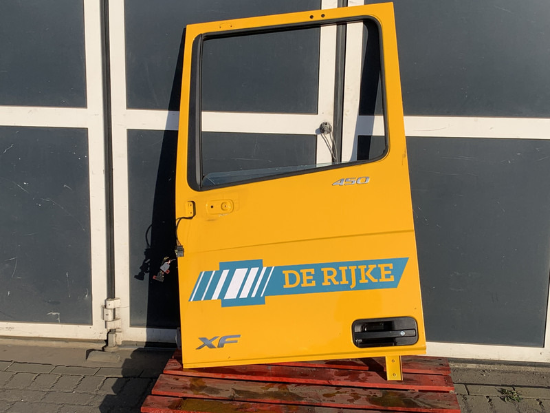 DAF XF106 Portier Links DAF 1881862 - Puerta y piezas para Camión: foto 1 DAF XF106 Portier Links DAF 1881862 - Puerta y piezas para Camión: foto 1