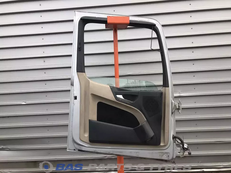 Mercedes-Benz Actros MP4 Portier Links Mercedes A 960 720 23 03 - Puerta y piezas para Camión: foto 2 Mercedes-Benz Actros MP4 Portier Links Mercedes A 960 720 23 03 - Puerta y piezas para Camión: foto 2