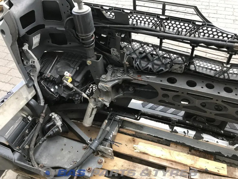 Mercedes-Benz Antos MP4 - Parachoques para Camión: foto 4 Mercedes-Benz Antos MP4 - Parachoques para Camión: foto 4