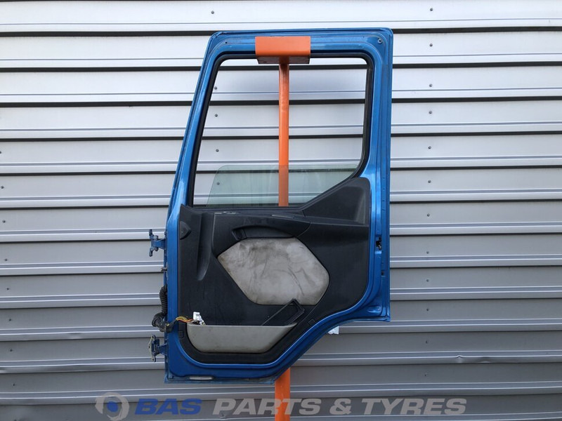 Renault Portier Renault 7420832787 - Puerta y piezas para Camión: foto 2 Renault Portier Renault 7420832787 - Puerta y piezas para Camión: foto 2