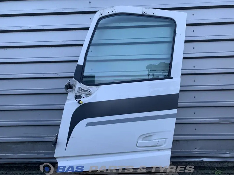 Volvo FH4 Portier Links Volvo 82183078 - Puerta y piezas para Camión: foto 2 Volvo FH4 Portier Links Volvo 82183078 - Puerta y piezas para Camión: foto 2