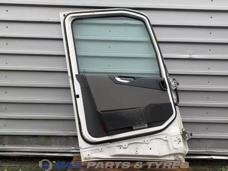 Volvo FH4 Portier Links Volvo 82183078 - Puerta y piezas para Camión: foto 2 Volvo FH4 Portier Links Volvo 82183078 - Puerta y piezas para Camión: foto 2