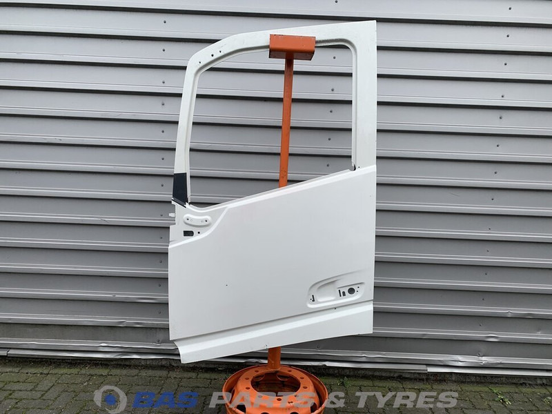 Volvo FH4 Portier Links Volvo 82183078 - Puerta y piezas para Camión: foto 1 Volvo FH4 Portier Links Volvo 82183078 - Puerta y piezas para Camión: foto 1