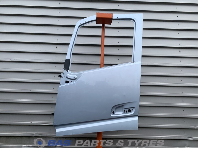 Volvo FH4 Portier Links Volvo 82183078 - Puerta y piezas para Camión: foto 1 Volvo FH4 Portier Links Volvo 82183078 - Puerta y piezas para Camión: foto 1