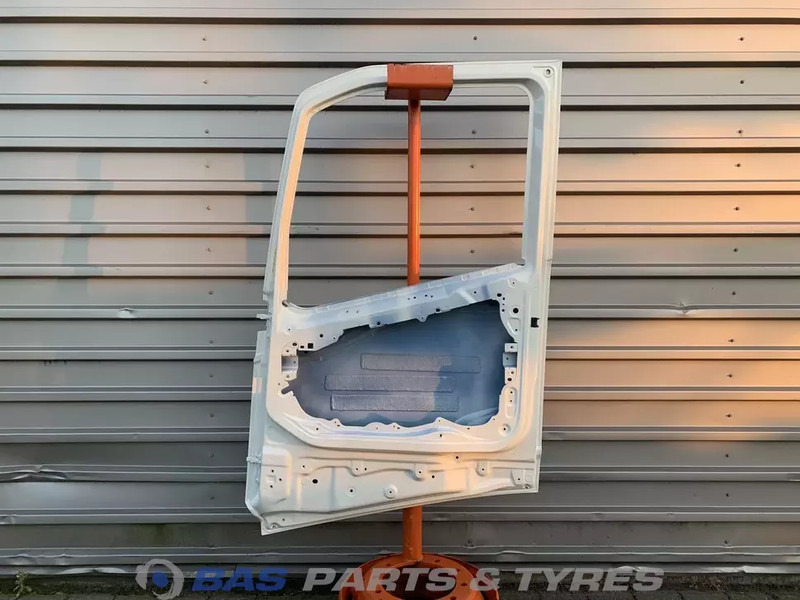 Volvo FH4 Portier Rechts Volvo 82183386 - Puerta y piezas para Camión: foto 2 Volvo FH4 Portier Rechts Volvo 82183386 - Puerta y piezas para Camión: foto 2