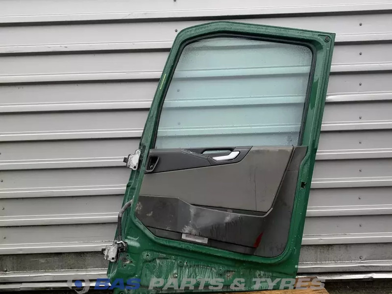 Volvo FH4 Portier Rechts Volvo 82183386 - Puerta y piezas para Camión: foto 2 Volvo FH4 Portier Rechts Volvo 82183386 - Puerta y piezas para Camión: foto 2