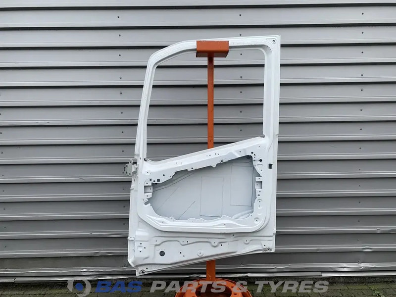 Volvo FH4 Portier Rechts Volvo 82183386 - Puerta y piezas para Camión: foto 2 Volvo FH4 Portier Rechts Volvo 82183386 - Puerta y piezas para Camión: foto 2
