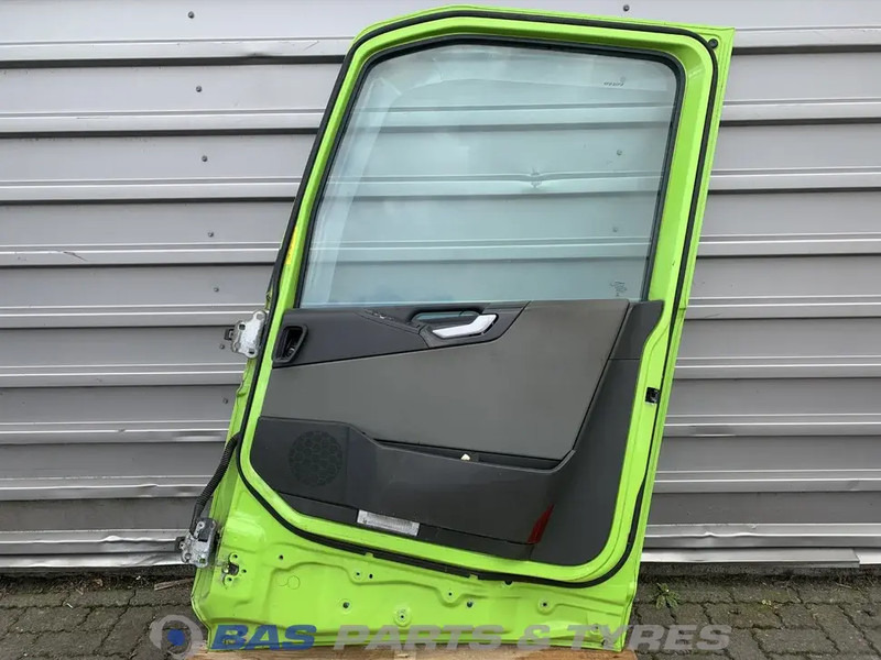 Volvo FH4 Portier Rechts Volvo 82183386 - Puerta y piezas para Camión: foto 2 Volvo FH4 Portier Rechts Volvo 82183386 - Puerta y piezas para Camión: foto 2