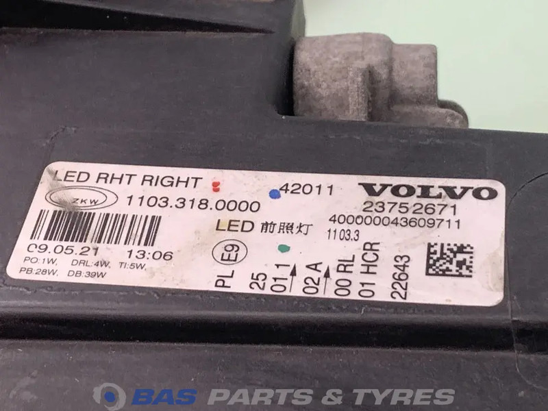 Volvo FH4B Koplamp Rechts 23752671 - Faro delantero para Camión: foto 3 Volvo FH4B Koplamp Rechts 23752671 - Faro delantero para Camión: foto 3
