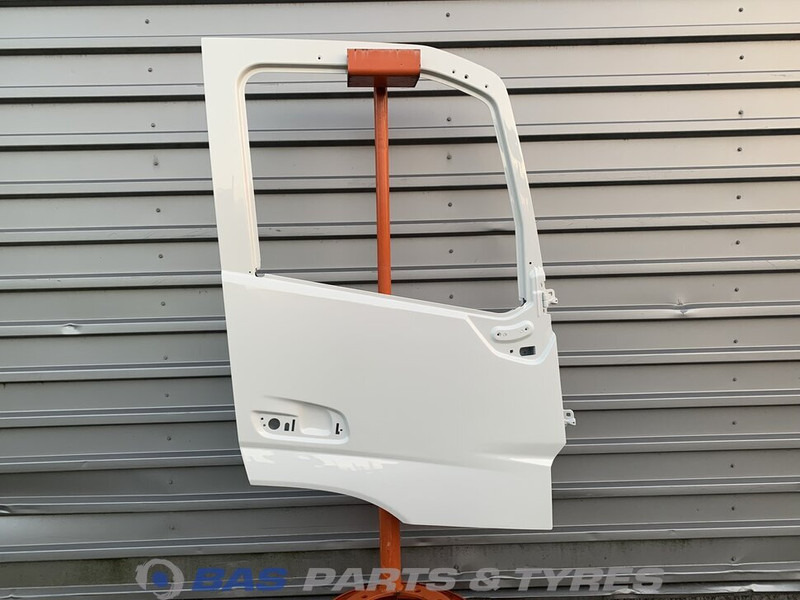 Volvo FM5 Portier Rechts Volvo 84235902 - Puerta y piezas para Camión: foto 1 Volvo FM5 Portier Rechts Volvo 84235902 - Puerta y piezas para Camión: foto 1