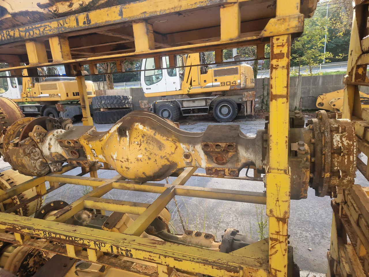 EJE DELANTERO/TRASERO DE VOLVO A25C - Eje y piezas para Maquinaria de construcción: foto 2 EJE DELANTERO/TRASERO DE VOLVO A25C - Eje y piezas para Maquinaria de construcción: foto 2