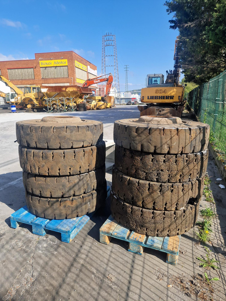 RUEDAS MACIZAS 12.00R20 - Rueda completa para Maquinaria de construcción: foto 2 RUEDAS MACIZAS 12.00R20 - Rueda completa para Maquinaria de construcción: foto 2