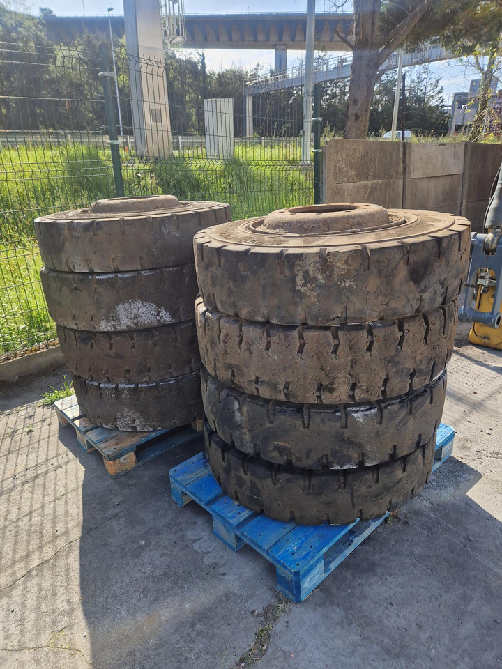 RUEDAS MACIZAS 12.00R20 - Rueda completa para Maquinaria de construcción: foto 4 RUEDAS MACIZAS 12.00R20 - Rueda completa para Maquinaria de construcción: foto 4