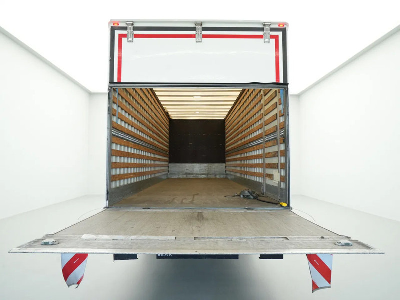 Camión caja cerrada DAF CF 300 FA Sleeping Cab, New APK, Full Tank, New Tacho, 2t Laadklep: foto 11