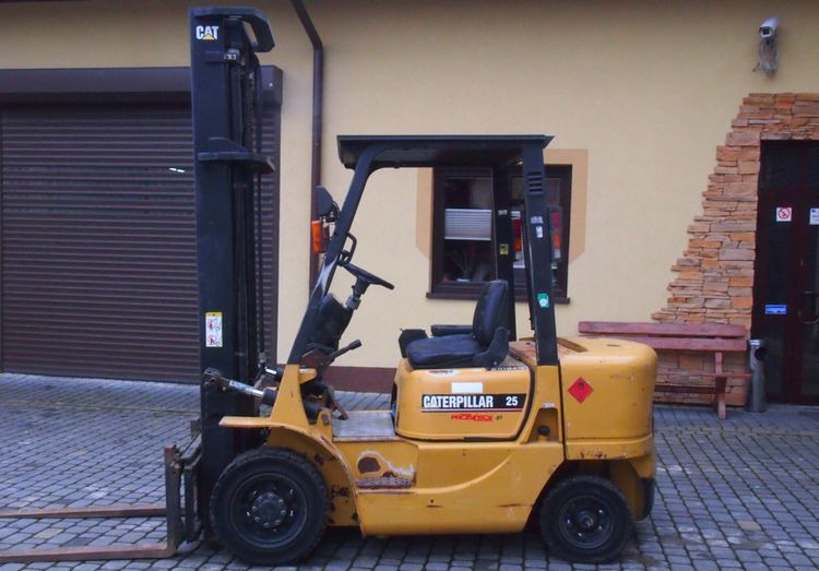 Wózek widłowy Catepillar DP25K 2002 DUPLEX - Carretilla elevadora diésel: foto 1 Wózek widłowy Catepillar DP25K 2002 DUPLEX - Carretilla elevadora diésel: foto 1