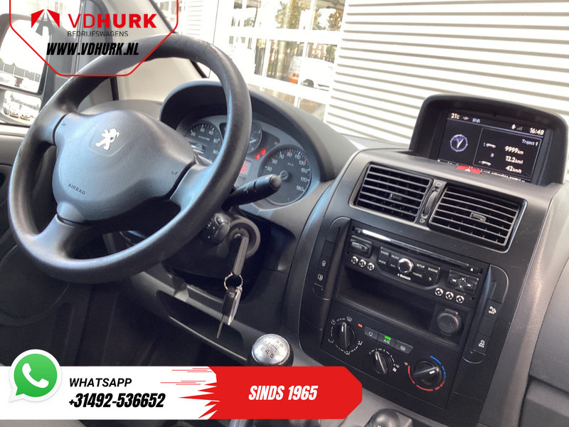 Peugeot Expert 2.0 HDI 130 pk L2 Dubbel Cabine DC EXPORT Airco/ Cruise/ Navi/ PDC/ Trekhaak - Furgoneta pequeña, Furgoneta combi: foto 3 Peugeot Expert 2.0 HDI 130 pk L2 Dubbel Cabine DC EXPORT Airco/ Cruise/ Navi/ PDC/ Trekhaak - Furgoneta pequeña, Furgoneta combi: foto 3