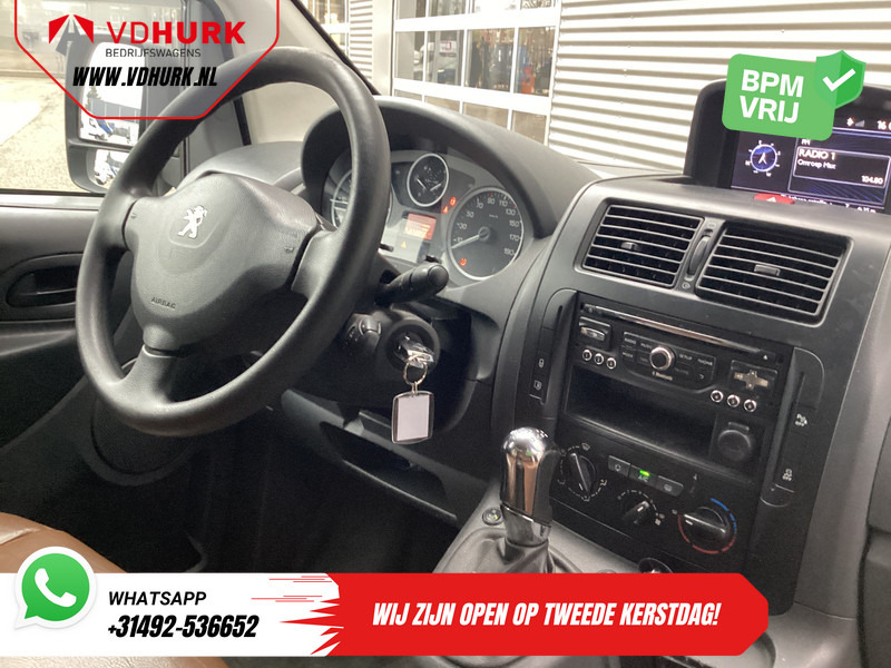 Peugeot Expert 2.0 HDI 165 pk Aut. L2 EXPORT Leder/ Imperiaal/ Airco/ Cruise/ PDC/ Trekhaak - Furgoneta pequeña: foto 3 Peugeot Expert 2.0 HDI 165 pk Aut. L2 EXPORT Leder/ Imperiaal/ Airco/ Cruise/ PDC/ Trekhaak - Furgoneta pequeña: foto 3
