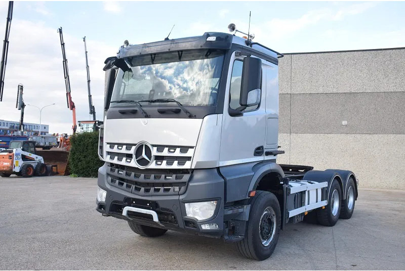 Mercedes-Benz Arocs 3345 - Cabeza tractora: foto 2 Mercedes-Benz Arocs 3345 - Cabeza tractora: foto 2
