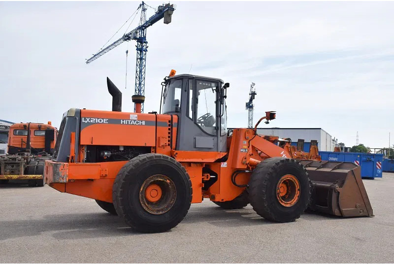 Hitachi LX 210E- stock id 59 - Cargadora de ruedas: foto 5 Hitachi LX 210E- stock id 59 - Cargadora de ruedas: foto 5