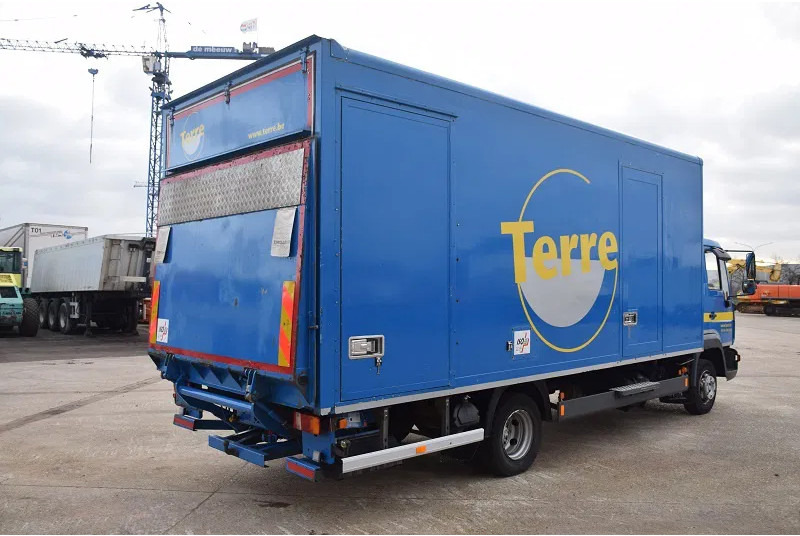 MAN L2000 - Camión caja cerrada: foto 5 MAN L2000 - Camión caja cerrada: foto 5