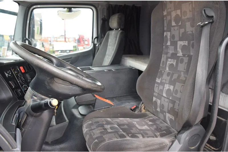 Camión caja cerrada Mercedes-Benz Axor 1824: foto 12
