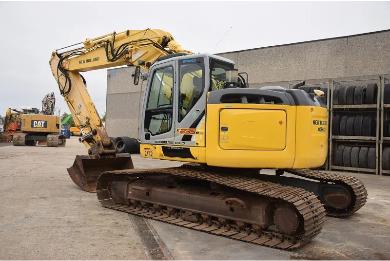 New Holland Kobelco E235B SR-LCT - Excavadora de cadenas: foto 1 New Holland Kobelco E235B SR-LCT - Excavadora de cadenas: foto 1