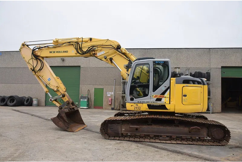 New Holland Kobelco E235B SR-LCT - Excavadora de cadenas: foto 3 New Holland Kobelco E235B SR-LCT - Excavadora de cadenas: foto 3