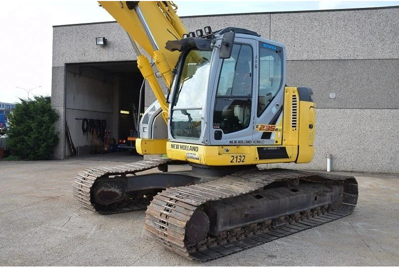 New Holland Kobelco E235B SR-LCT - Excavadora de cadenas: foto 4 New Holland Kobelco E235B SR-LCT - Excavadora de cadenas: foto 4