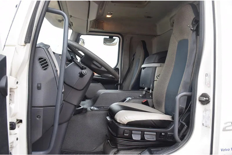 Camión caja cerrada Volvo FE 250: foto 8