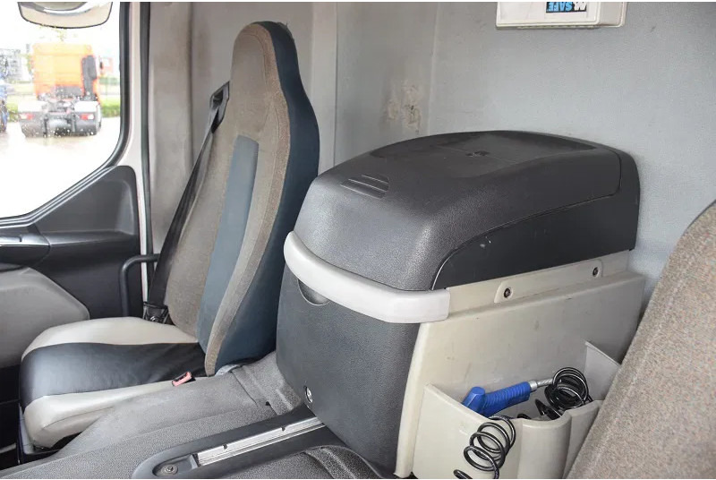 Camión caja cerrada Volvo FE 250: foto 9