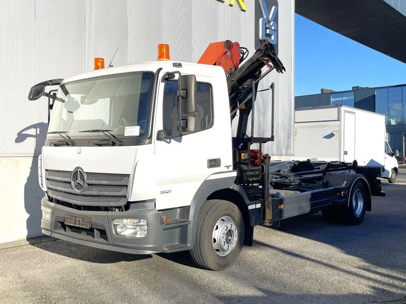 Mercedes-Benz Atego 1621 *Palfinger kraan*Containersysteem*luchtvering achteras*bluetooth - Camión multibasculante, Camión grúa: foto 1 Mercedes-Benz Atego 1621 *Palfinger kraan*Containersysteem*luchtvering achteras*bluetooth - Camión multibasculante, Camión grúa: foto 1