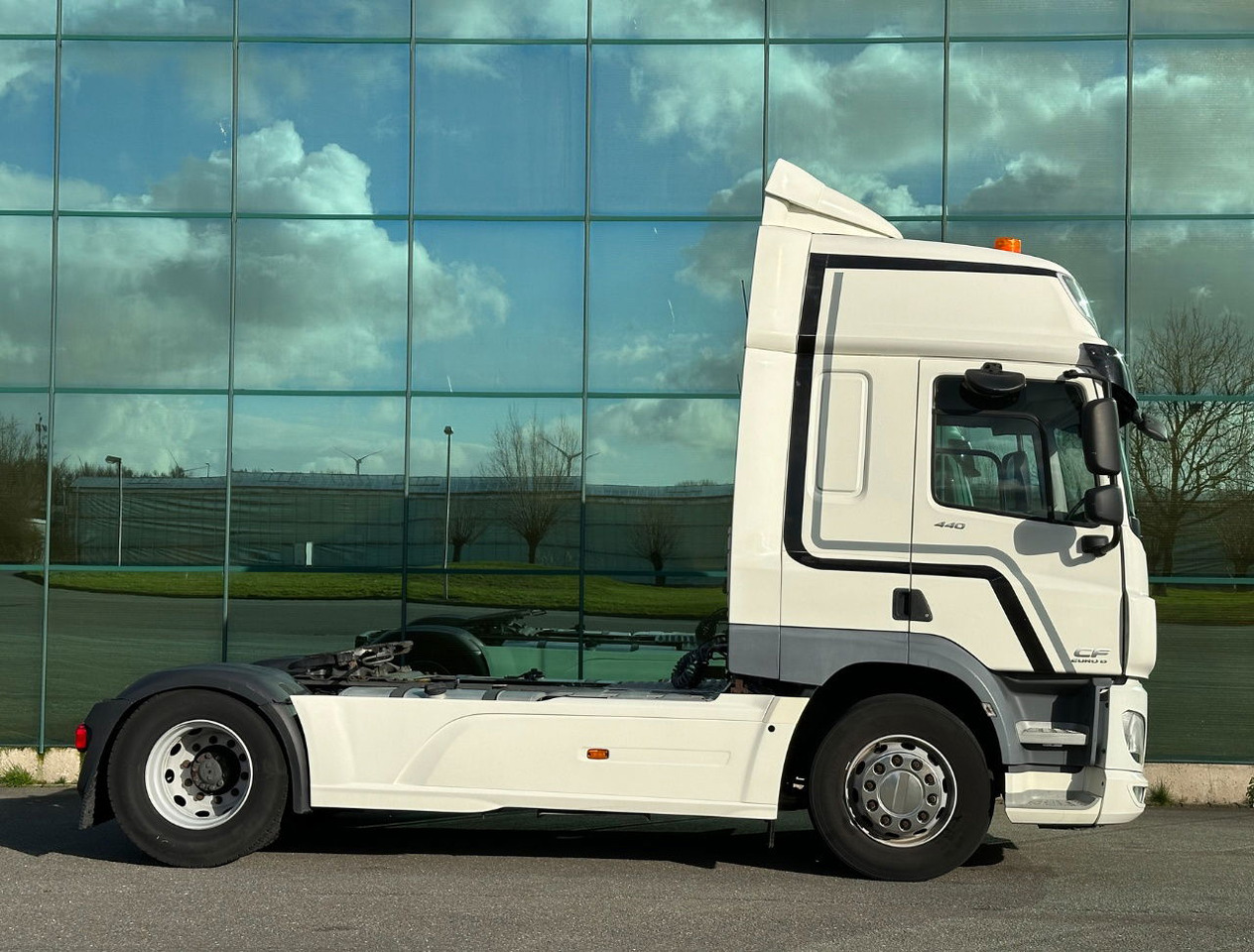 DAF CF 440 FT Space CAB 2x Tanks 766.000 KM TOP Condition NL Truck 2 Similar Pie - Cabeza tractora: foto 5 DAF CF 440 FT Space CAB 2x Tanks 766.000 KM TOP Condition NL Truck 2 Similar Pie - Cabeza tractora: foto 5