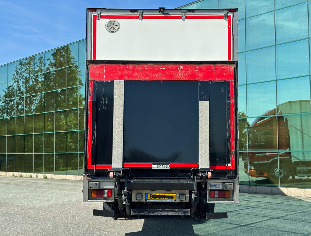 DAF CF 75.310 Isolated BOX Hard Wooden Floor 900 x 250 x 276 CM Inside Heating System Plants Flower Truck From Holland - Camión caja cerrada: foto 4 DAF CF 75.310 Isolated BOX Hard Wooden Floor 900 x 250 x 276 CM Inside Heating System Plants Flower Truck From Holland - Camión caja cerrada: foto 4