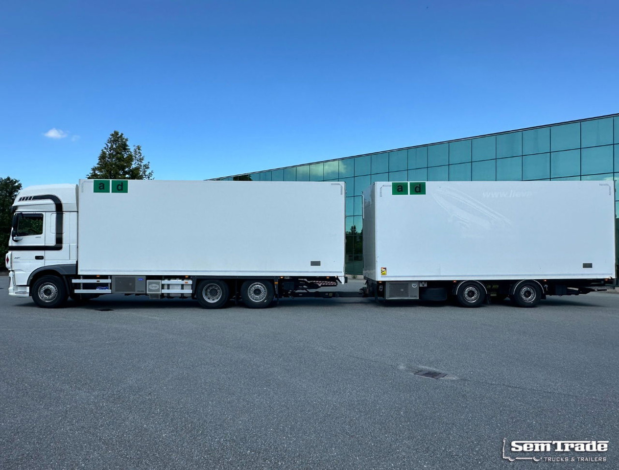 DAF XF 480 FAR SSC 2x Tail Lift 50 CC Trolleys Carrier TRS Iceland Super Condition NL-Combi - Camión frigorífico: foto 2 DAF XF 480 FAR SSC 2x Tail Lift 50 CC Trolleys Carrier TRS Iceland Super Condition NL-Combi - Camión frigorífico: foto 2