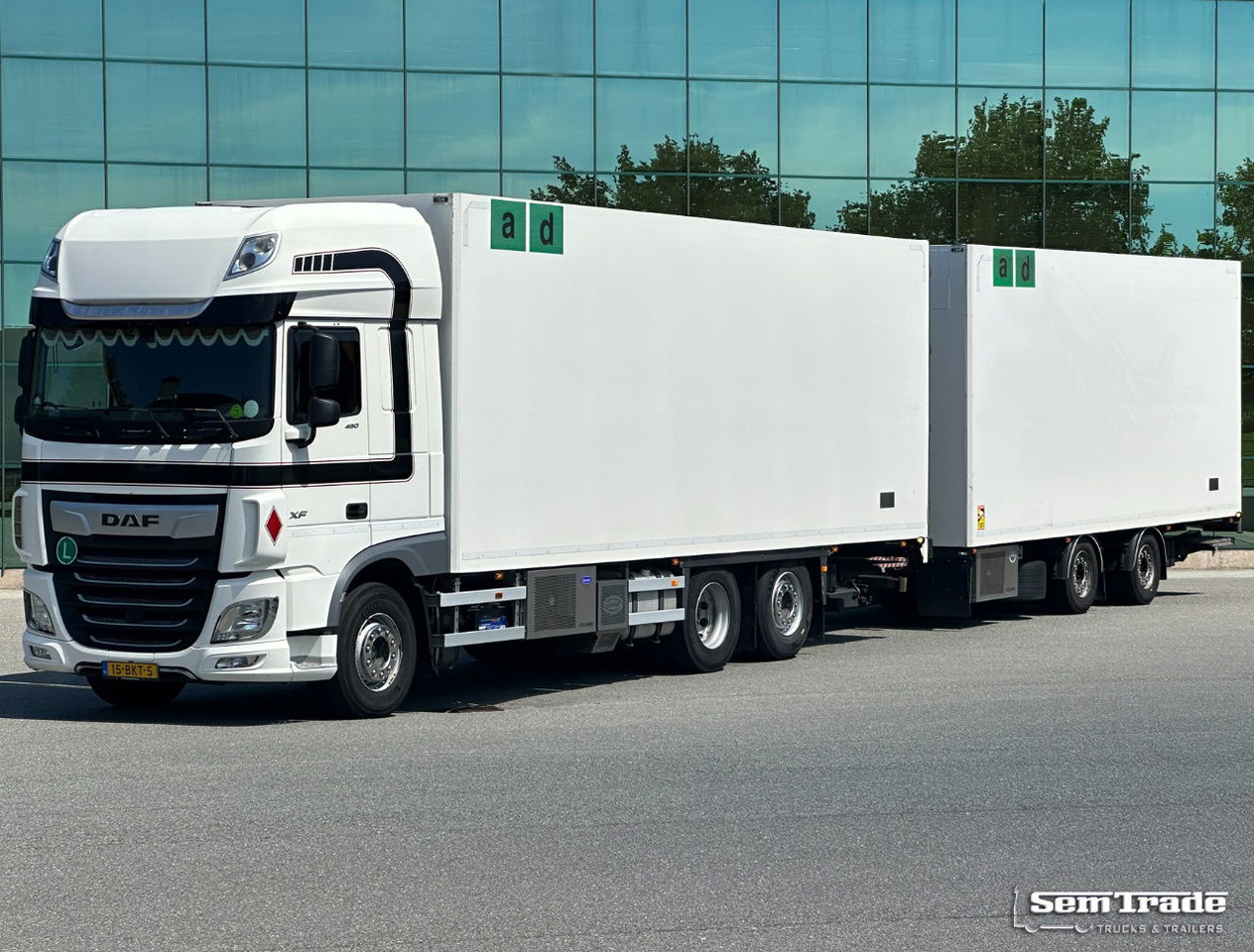 DAF XF 480 FAR SSC 2x Tail Lift 50 CC Trolleys Carrier TRS Iceland Super Condition NL-Combi - Camión frigorífico: foto 1 DAF XF 480 FAR SSC 2x Tail Lift 50 CC Trolleys Carrier TRS Iceland Super Condition NL-Combi - Camión frigorífico: foto 1