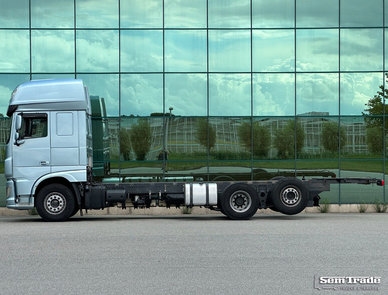 DAF XF 480 FAR SSC Euro 6 978.000 KM Park Airco 2X Tanks TOP Condition - Camión chasis: foto 2 DAF XF 480 FAR SSC Euro 6 978.000 KM Park Airco 2X Tanks TOP Condition - Camión chasis: foto 2