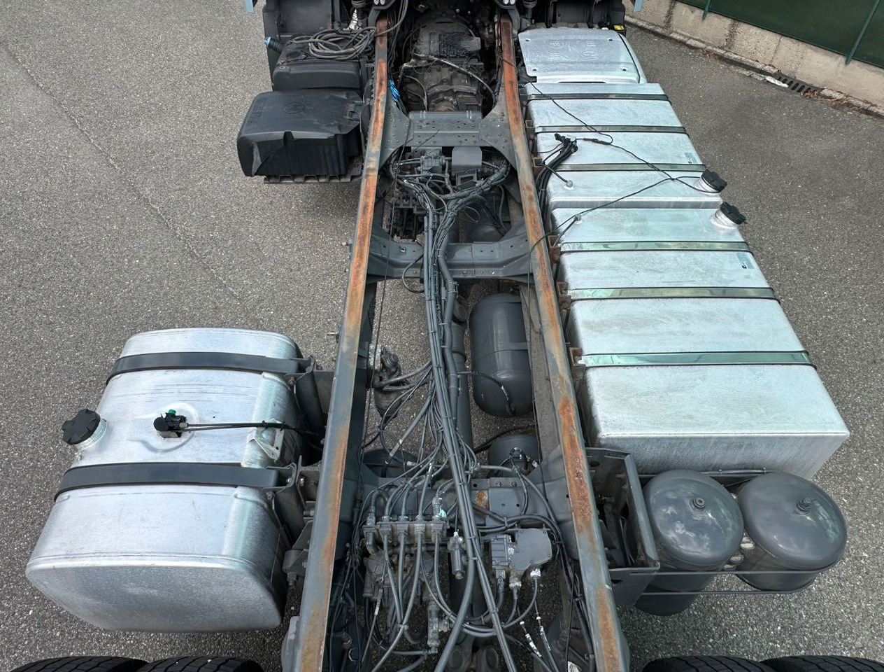 Camión chasis DAF XF 480 FAR SSC Euro 6 978.000 KM Park Airco 2X Tanks TOP Condition: foto 18 Camión chasis DAF XF 480 FAR SSC Euro 6 978.000 KM Park Airco 2X Tanks TOP Condition: foto 18