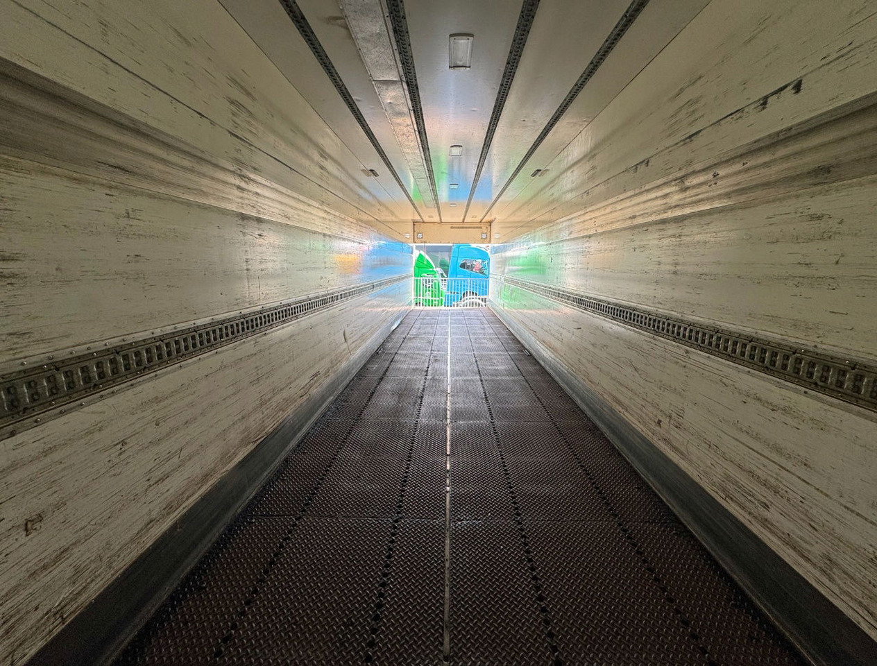 Semirremolque caja cerrada HTF 2-AS Heiwo 1240 x 250 x 272 CM Inwendig Stuuras Laadklep APK TOT 07-2026: foto 10 Semirremolque caja cerrada HTF 2-AS Heiwo 1240 x 250 x 272 CM Inwendig Stuuras Laadklep APK TOT 07-2026: foto 10