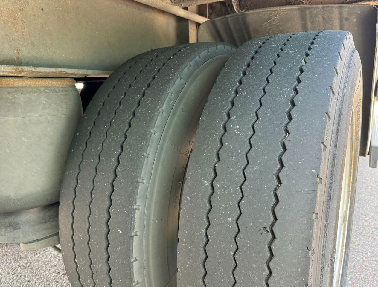 Semirremolque caja cerrada HTF 2-AS Heiwo 1240 x 250 x 272 CM Inwendig Stuuras Laadklep APK TOT 07-2026: foto 16 Semirremolque caja cerrada HTF 2-AS Heiwo 1240 x 250 x 272 CM Inwendig Stuuras Laadklep APK TOT 07-2026: foto 16