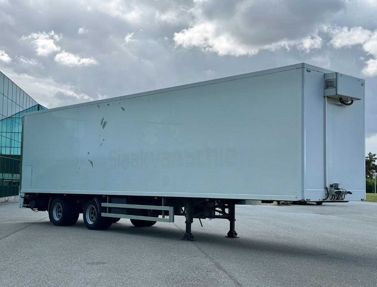 Semirremolque caja cerrada HTF 2-AS Heiwo 1240 x 250 x 272 CM Inwendig Stuuras Laadklep APK TOT 07-2026: foto 7 Semirremolque caja cerrada HTF 2-AS Heiwo 1240 x 250 x 272 CM Inwendig Stuuras Laadklep APK TOT 07-2026: foto 7