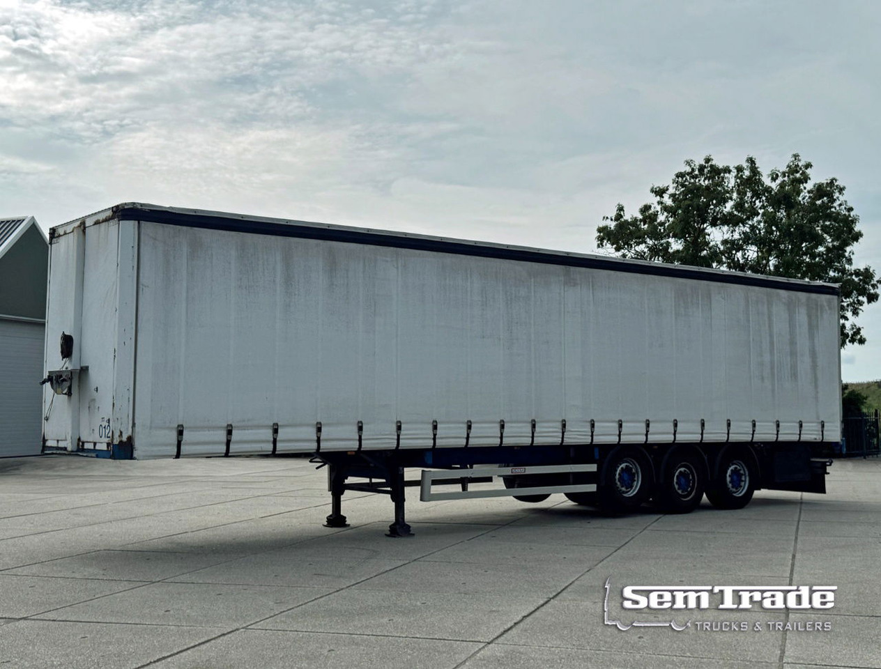 Renders 3 Axle Disc Brakes Lift Axle Nice Chassis Wooden Floor Sliding Roof - Semirremolque lona: foto 1 Renders 3 Axle Disc Brakes Lift Axle Nice Chassis Wooden Floor Sliding Roof - Semirremolque lona: foto 1