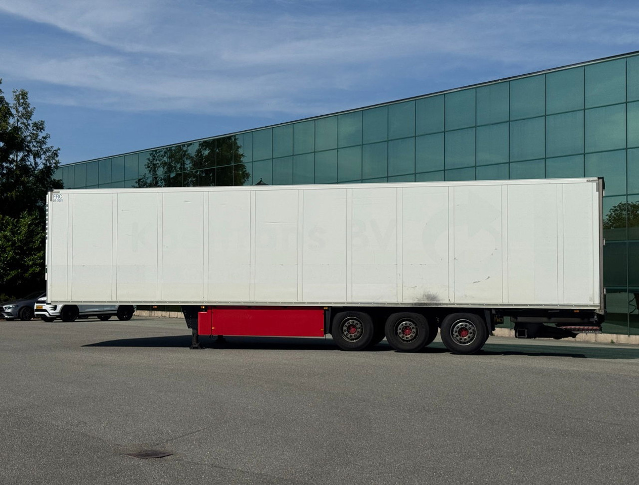 Schmitz Cargobull SCBS3B 270 CM High Flower Wide Liftaxle Tail Lift NL Trailer 6 - Semirremolque frigorífico: foto 2 Schmitz Cargobull SCBS3B 270 CM High Flower Wide Liftaxle Tail Lift NL Trailer 6 - Semirremolque frigorífico: foto 2